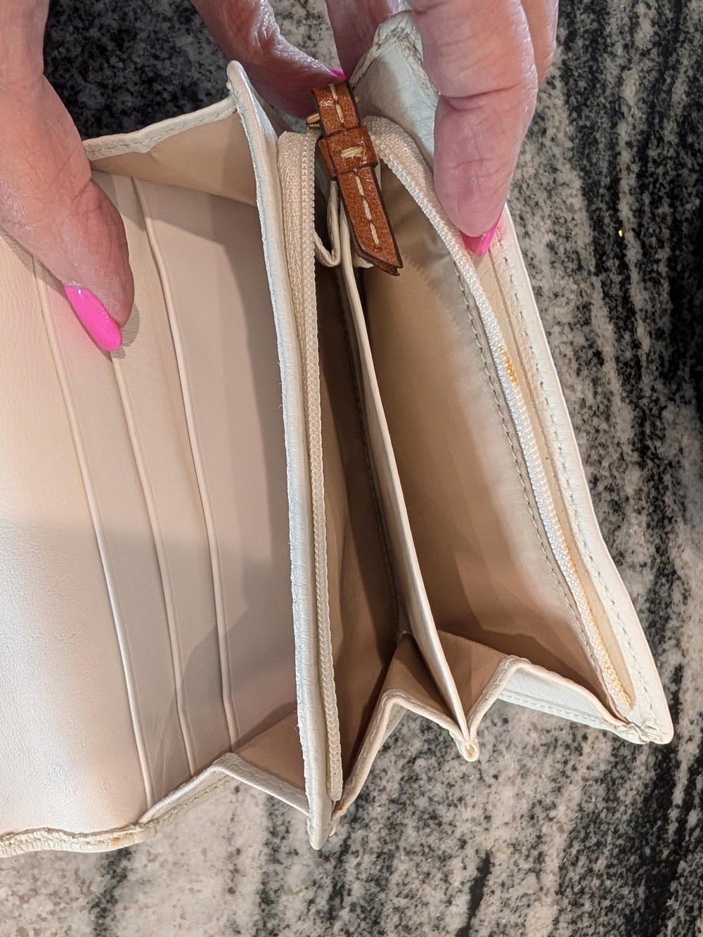 Coach Soho White Pebbled Leather w/Brown Leather Buckle Strap w/Matching Wallet - Picture 11 of 14